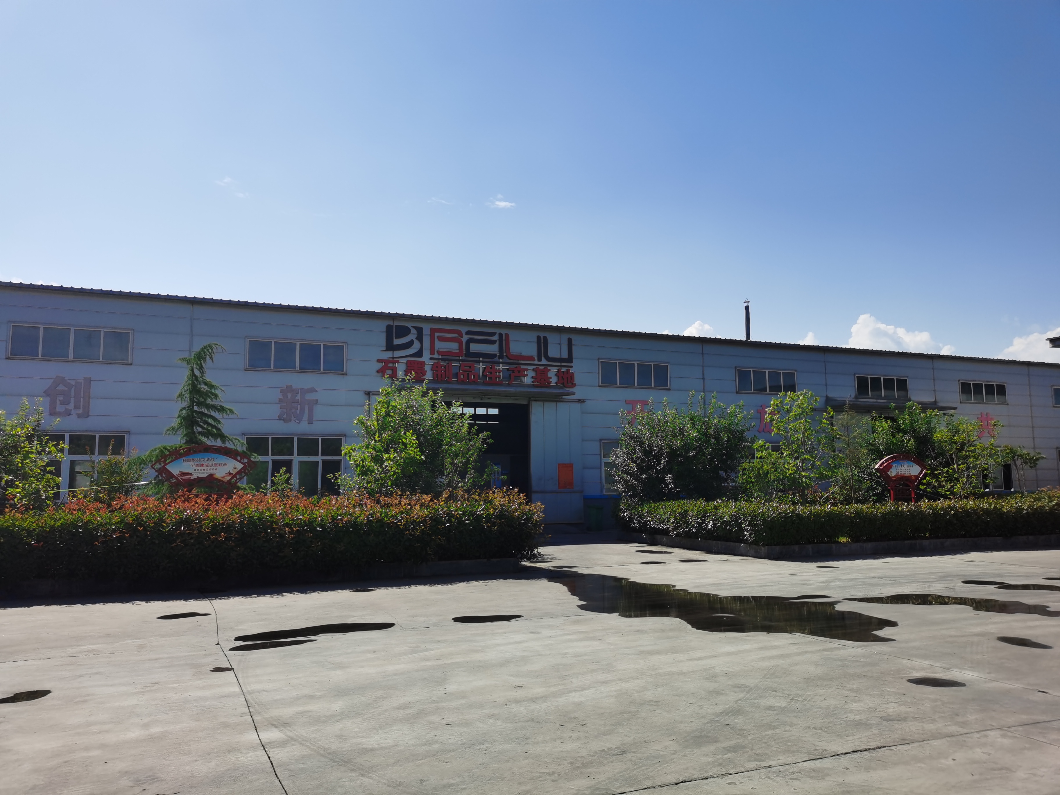 專于模具，精于品質(zhì)，工成偉業(yè)！